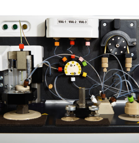 A device for processing 177Lu prepared by neutron activation