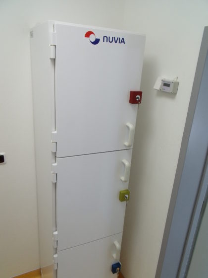 A shielded cabinet for radioactive materials