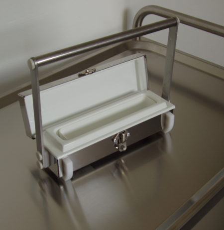 A lead syringe shielding case